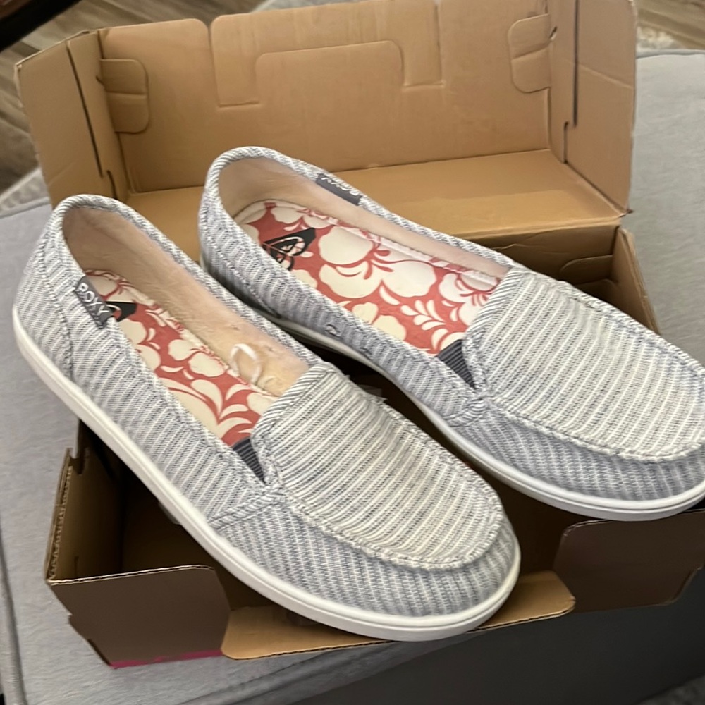 ROXY Minnow slip ons size 8